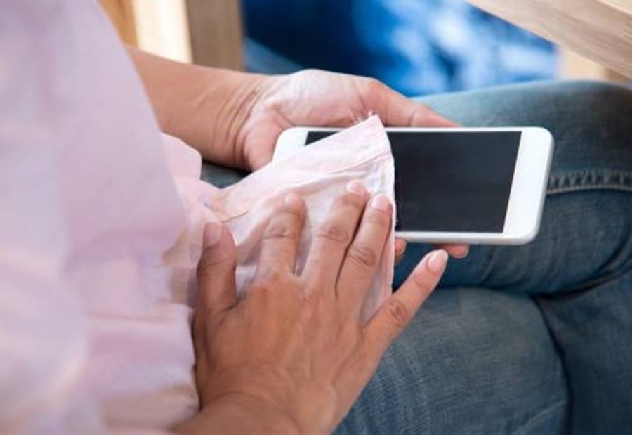 اليكَ طريقة تنظيف هاتفك في زمن تفشي "كورونا"