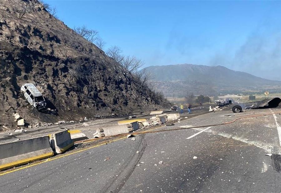 بالفيديو: 13 قتيلاً بإنفجار شاحنة لنقل الغاز في المكسيك بالفيديو: 13 قتيلاً بإنفجار شاحنة لنقل الغاز في المكسيك