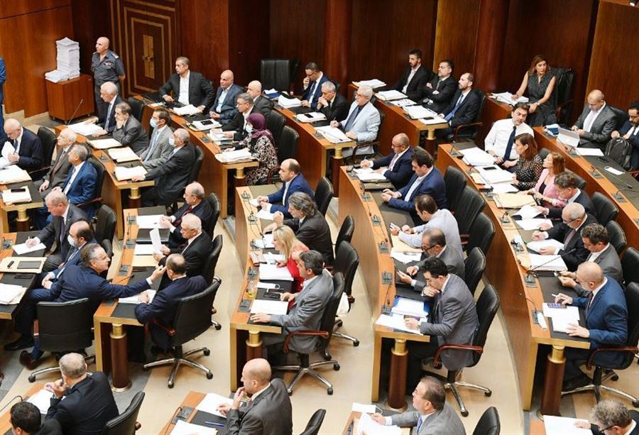 بعد فوزه صباحًا... نائبٌ يستقيل من مجلس محاكمة الرؤساء والوزراء