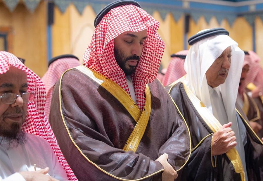 بالفيديو: الملك سلمان وولي عهده يشاركان في وداع الأمير بندر 