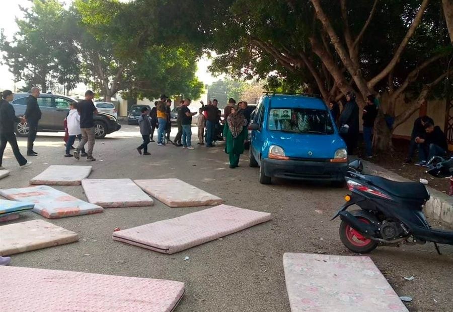 طرد نازحون لبنانيون إلى الشارع... أين نواب صور؟