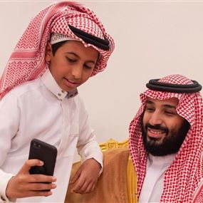 صورة "مثيرة للإعجاب" تجمع بن سلمان بطفل