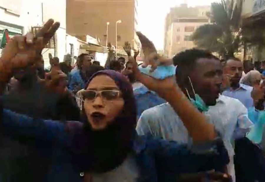 مظاهرات السودان.. بين تصعيد الشارع و"الاحتواء الحكومي"