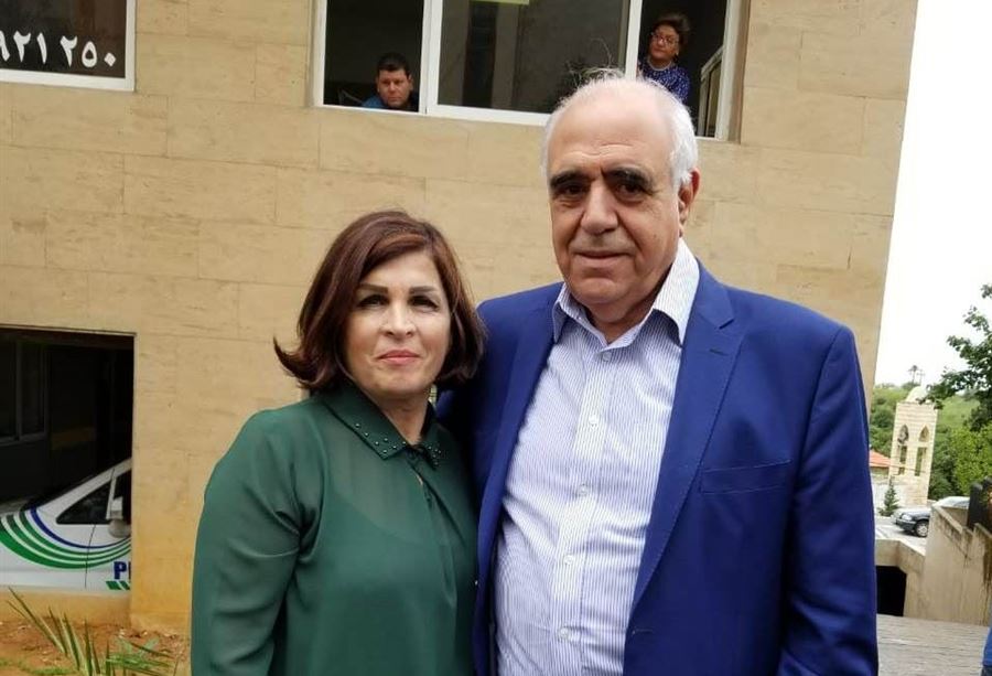 وقفة تضامنية مع الإعلامية عبود أمام قصر العدل وقفة تضامنية مع الإعلامية عبود أمام قصر العدل