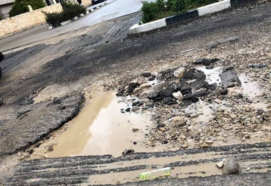 بالصور: خنادق في شوارع طرابلس ... و"يازا" تناشد