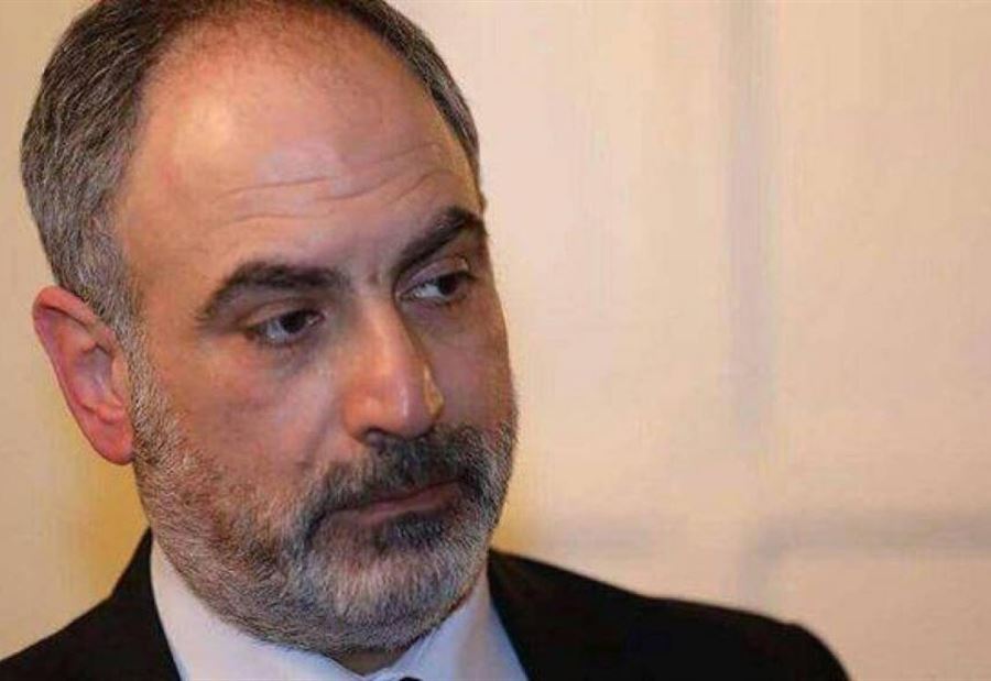 أسود: الحريري لن يعود على حصان أبيض 