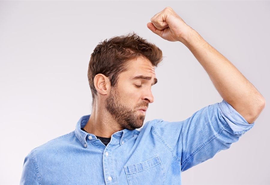 لماذا رائحة العرق كريهة؟... دراسة تُوضح