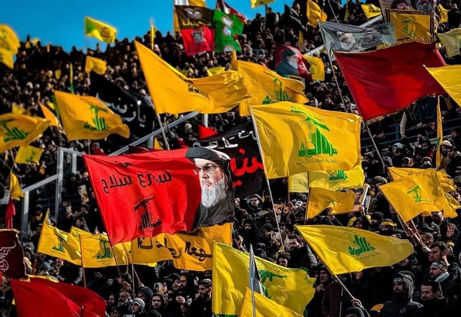 أدرعي يتحدى "استعراض حزب الله": "أين العلم اللبناني في التشييع؟"