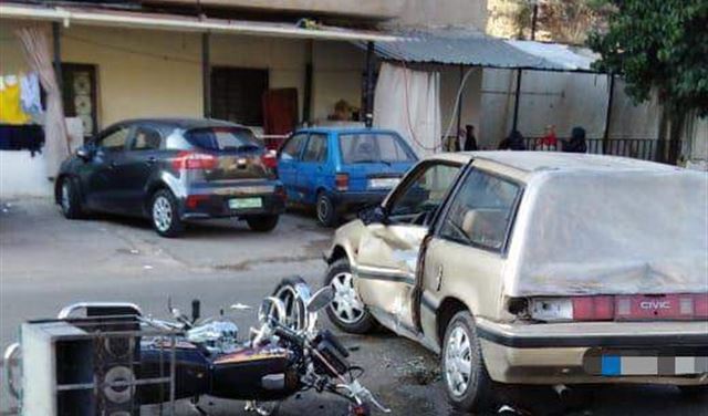 بالصورة: جريح في تصادم بين سيارة ودراجة نارية في ميروبا