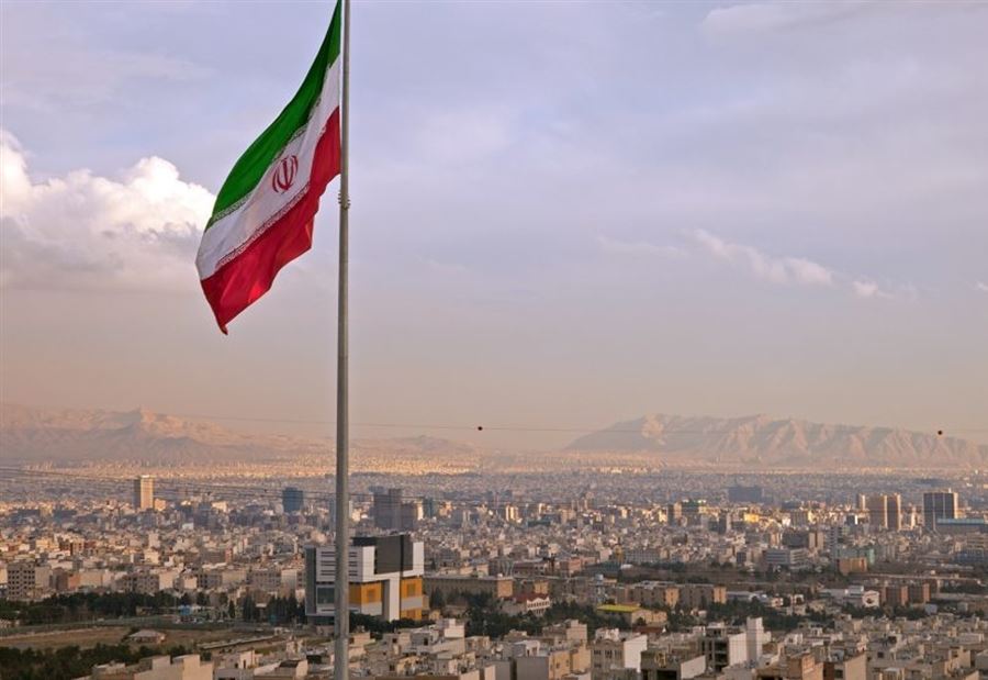 "كورونا" ينتشر في إيران... "ابقوا في منازلكم"