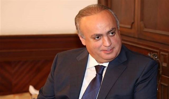 بماذا طالب وهاب الرؤساء الثلاثة؟