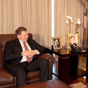 جونز: من الضروري ان يجد اللبنانيون حلا 