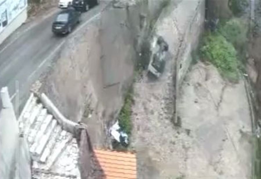بالفيديو: حادث سير "مروّع" على طريق عام في عاليه