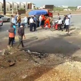 بالفيديو: إصابة شخصين إثر انقلاب سيارة على أوتوستراد القلمون