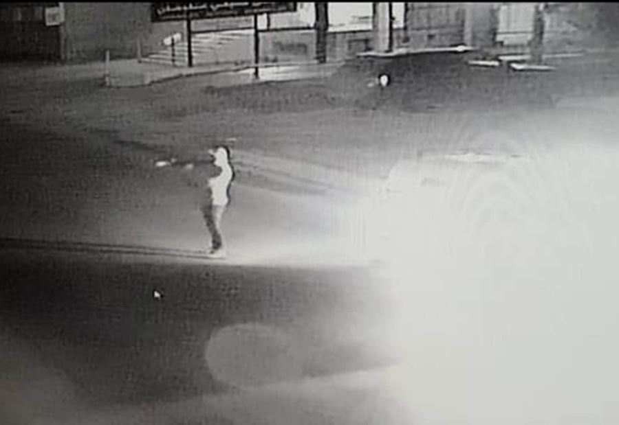 الكشف عن هوية مطلق النار على منزل النائب السابق