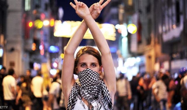 اعتداء على فتاة تركيّة بسبب "لباس قصير"