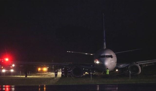 إغلاق مطار في إندونيسيا بعد انحراف طائرة عن المدرج إغلاق مطار في إندونيسيا بعد انحراف طائرة عن المدرج