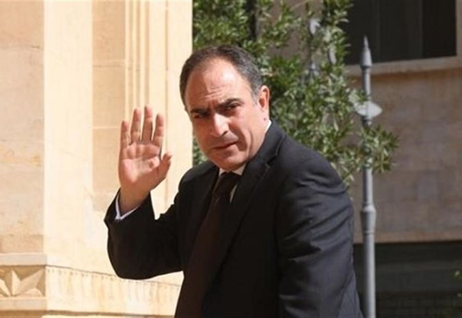 أسود يتحدى وزارة المال ووزيرها 