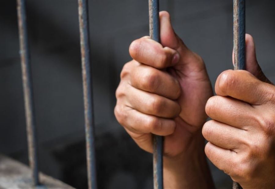 توقيف ابن الـ16 عامًا بجرم قتل والده