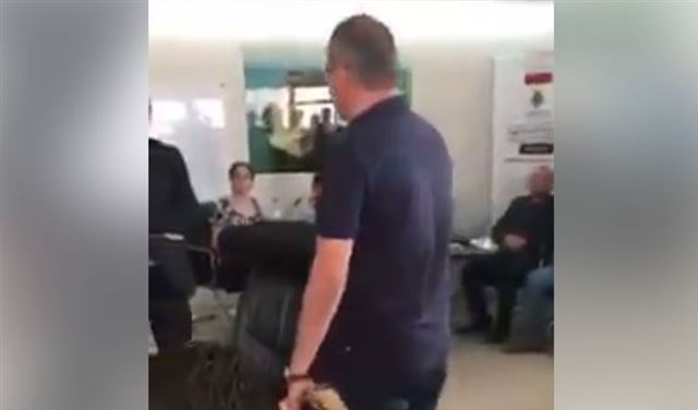 بالفيديو: مناصرو حركة أمل في أبيدجان يهدّدون باسيل