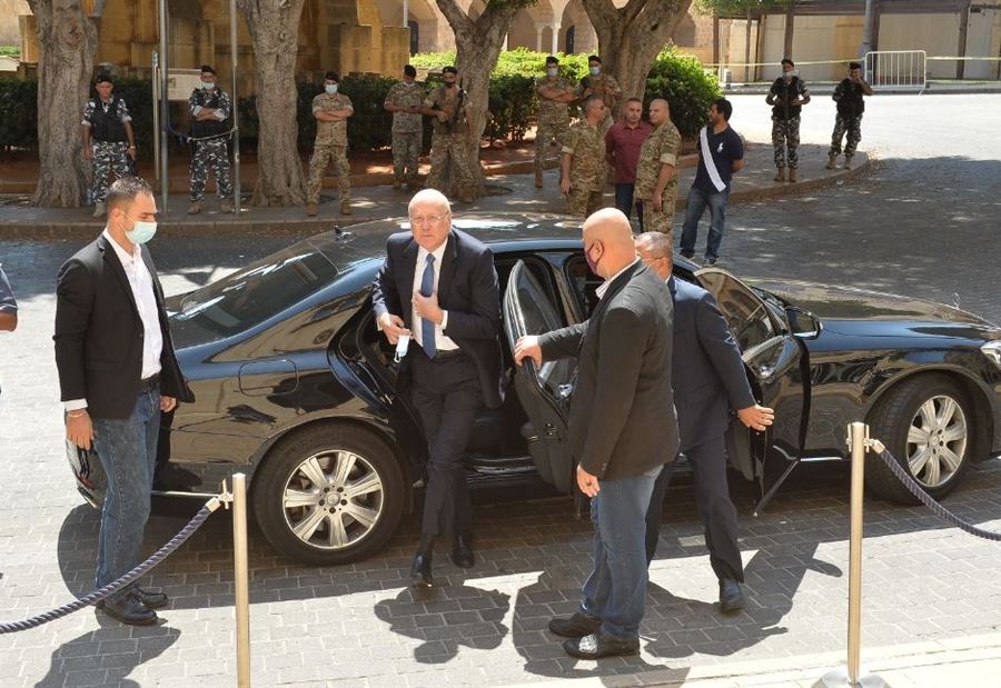 بدء إستشارات التأليف... (صور)