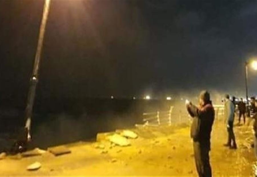 الريّاح القويّة  تسبّبت بأضرارٍ كبيرة على جزء من الكورنيش