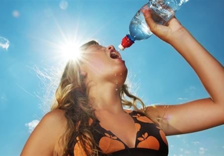 أسهل 10 طرق لترطيب المنزل بدون تكييف