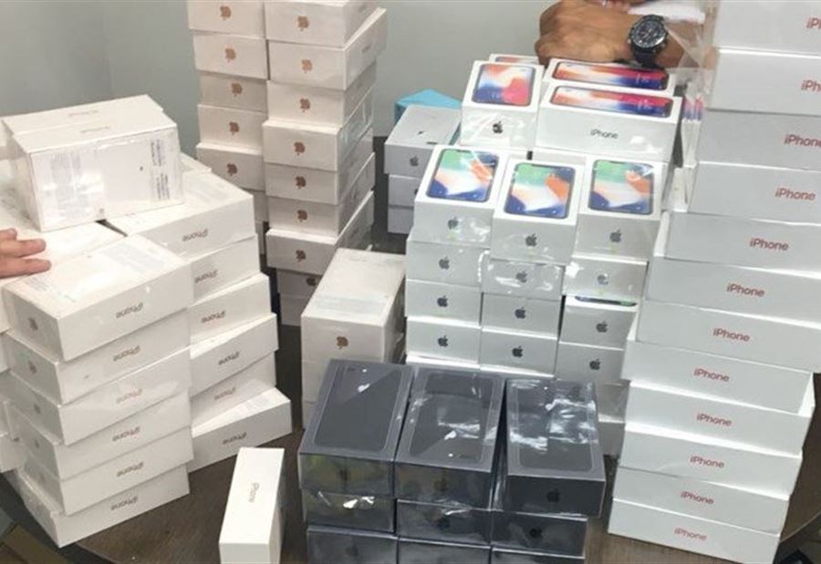 بالصور: ضبط هواتف مهربة في مطار بيروت
