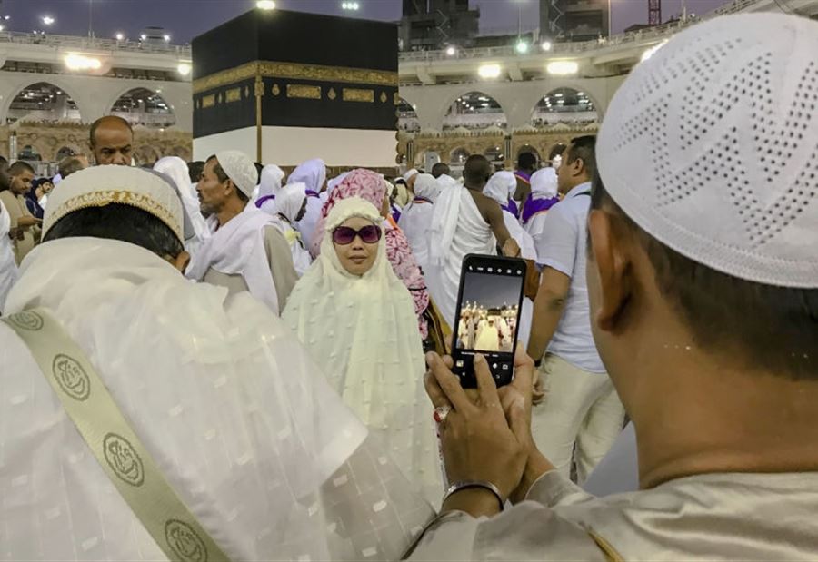 السعودية ترد على تصريحات مثيرة للجدل عن ماء زمزم السعودية ترد على تصريحات مثيرة للجدل عن ماء زمزم