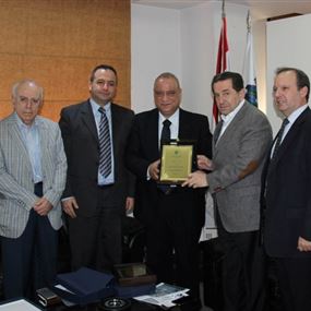 حرب: لشبكة الإنترنت غير الشرعية المضبوطة طابع خطير