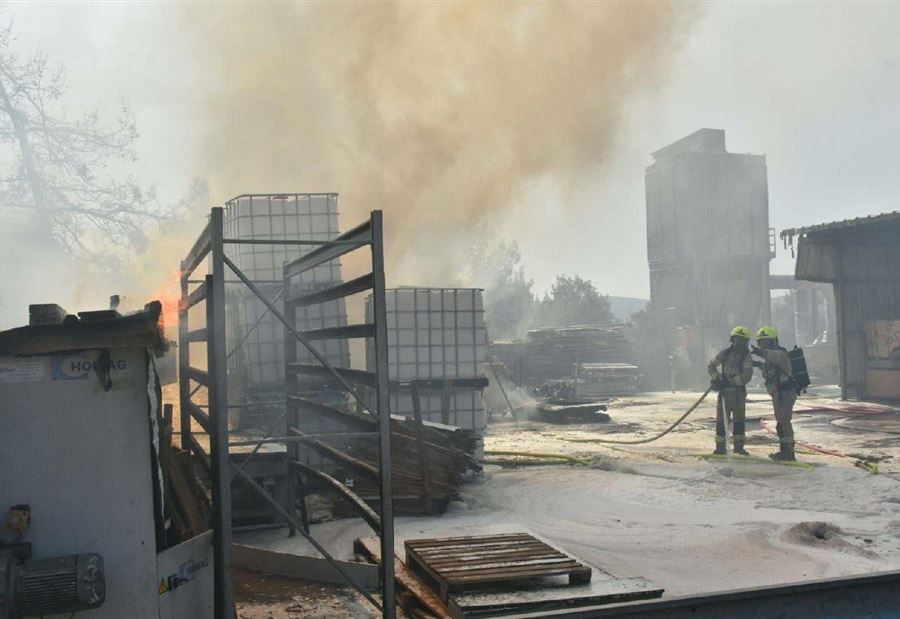 بالفيديو: صواريخ من لبنان تسقط في الجليل الأعلى وتسبب أضرارًا كبيرة بالفيديو: صواريخ من لبنان تسقط في الجليل الأعلى وتسبب أضرارًا كبيرة