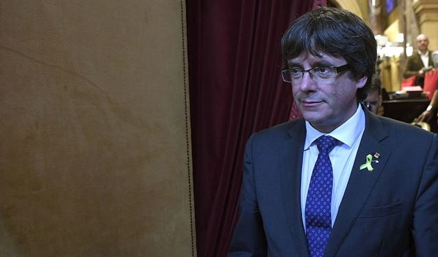 رئيس كتالونيا المُقال يدعو إلى "معارضة ديمقراطية" رئيس كتالونيا المُقال يدعو إلى "معارضة ديمقراطية"