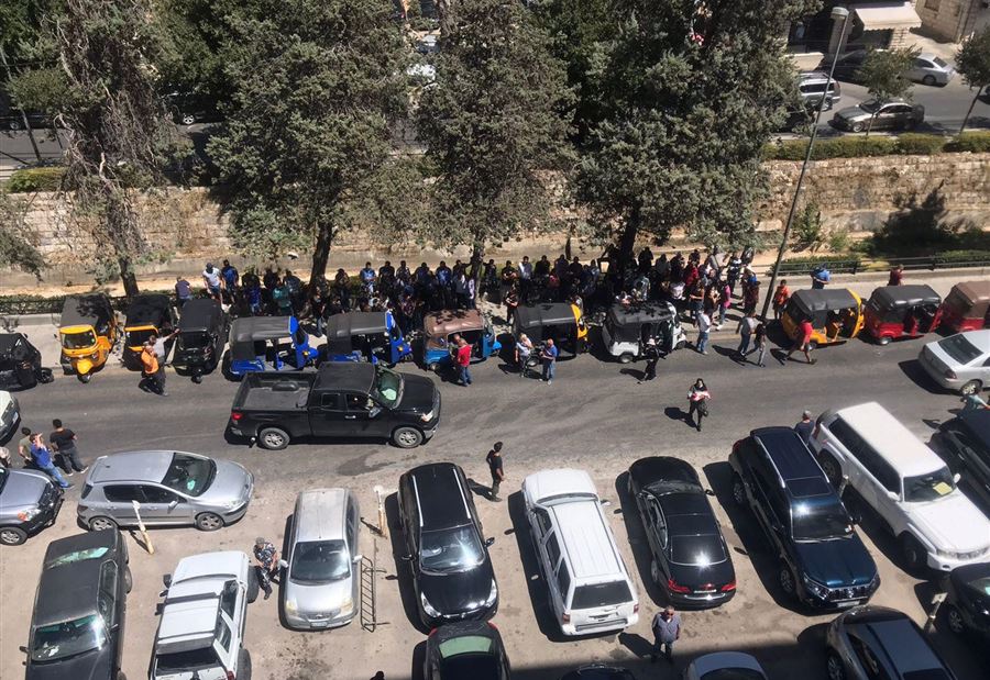  توقيفُ الصقر... وقفة إحتجاجيّة أمام قصر عدل زحلة