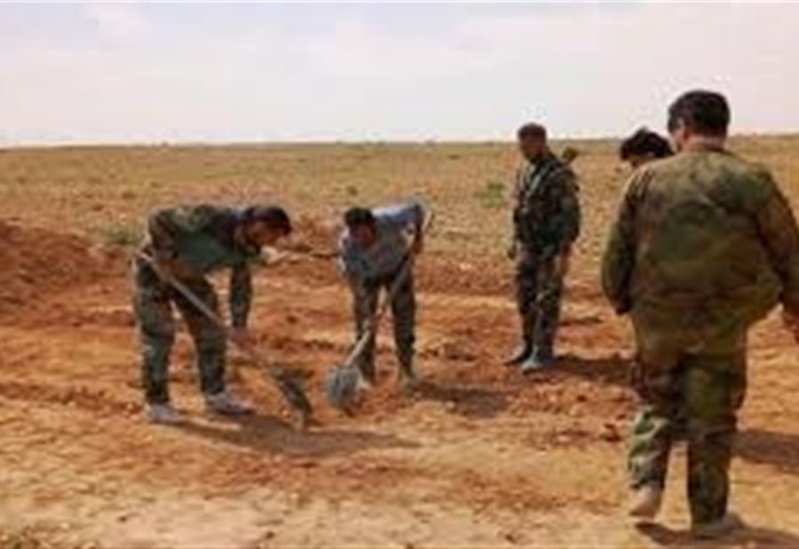 بالصورة: الجيش السوري يعثر على مقبرة جماعية في حماة