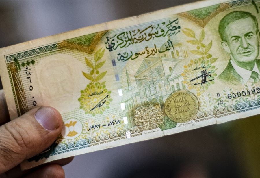 لبنان يتسبب بـ"كارثة" كبيرة في الليرة السورية 