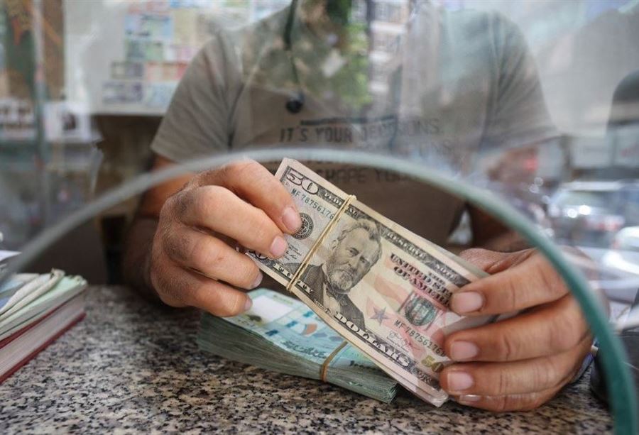 الشارع أمام نسخة جديدة من انهيار الليرة! 