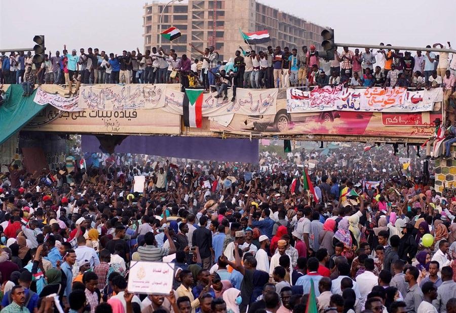 مجلس عسكري انتقالي سيتولى السلطة بالسودان
