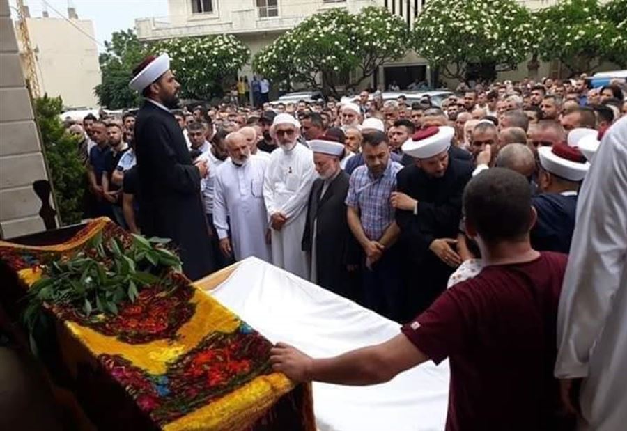 تشييعُ ضحيتَي جريمةِ مشمش.. مطاردةٌ وإطلاقُ نارٍ في الجرود! تشييعُ ضحيتَي جريمةِ مشمش.. مطاردةٌ وإطلاقُ نارٍ في الجرود!