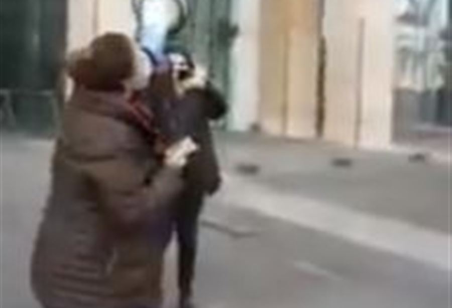 بالفيديو: وقفة إعتراضيّة أمام مكاتب نجيب ميقاتي في بيروت
