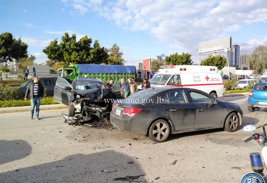 بالصور: قتيل نتيجة حادث مروّع على اوتوستراد الرئيس لحود