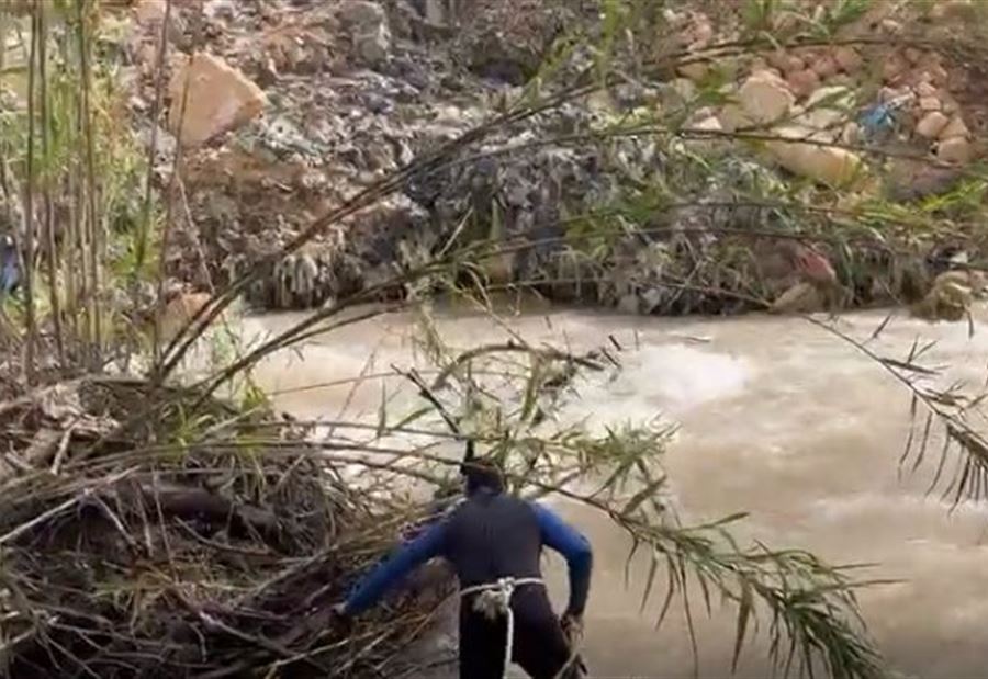 مأساة نهر داريا... إنتشال جثة أب وإبنته (فيديو)