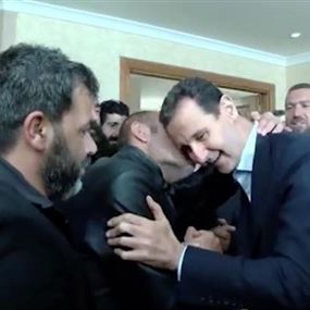 الأسد يستقبل رهائن السويداء المحررين دون ظهور زوجته الأسد يستقبل رهائن السويداء المحررين دون ظهور زوجته