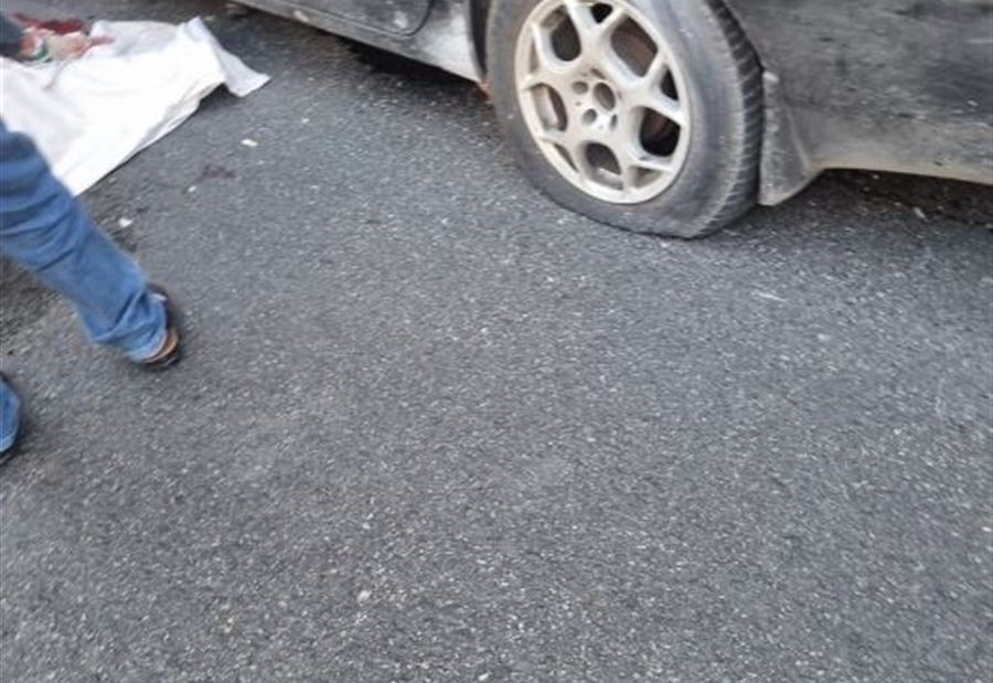 بالصور: استهداف سيارة في منطقة الكحالة