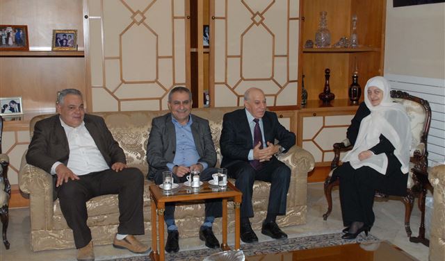 الحريري عرضت مع وفد من الجبهة الديموقراطية أوضاع المخيمات الحريري عرضت مع وفد من الجبهة الديموقراطية أوضاع المخيمات