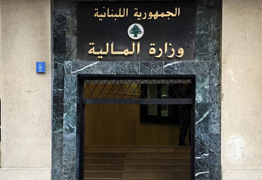 أول تعليق لوزارة المالية حول اتجاه ناقلة النفط الإيرانية نحو لبنان 