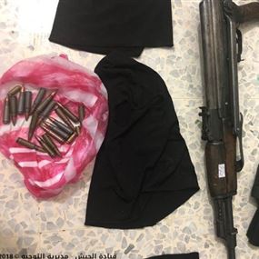 بالصورة: دهم منازل مطلوبين وتوقيفهم في العسيرة