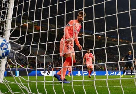 برشلونة يعود بالتعادل من أرض انتر ويبلغ دور الـ16