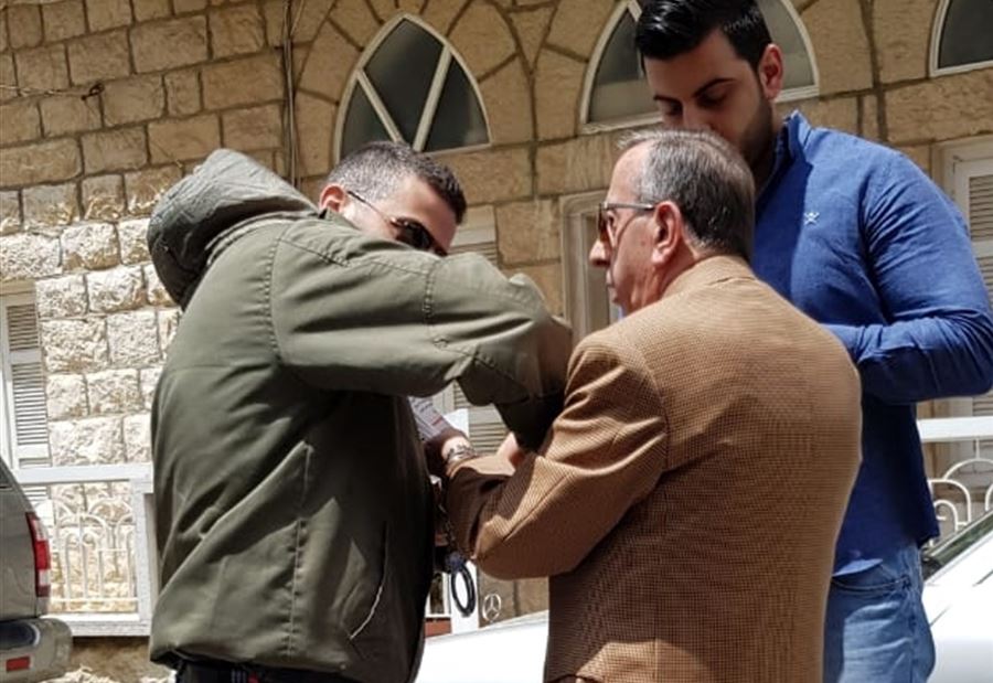 عن كلبشات داود مخيبر