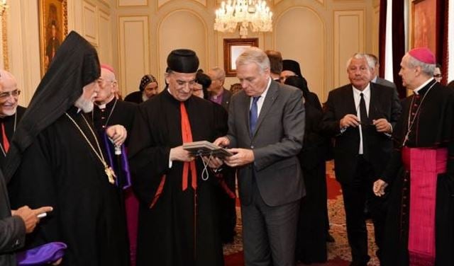 ايرولت غادر برسالة من بكركي..