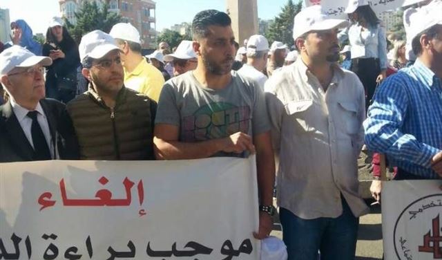 اعتصام عمالي ونقابي وتلويح بالإضراب العام